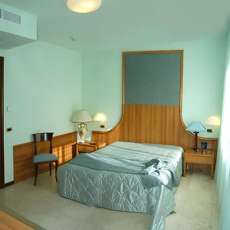 Royal Hotel 3*